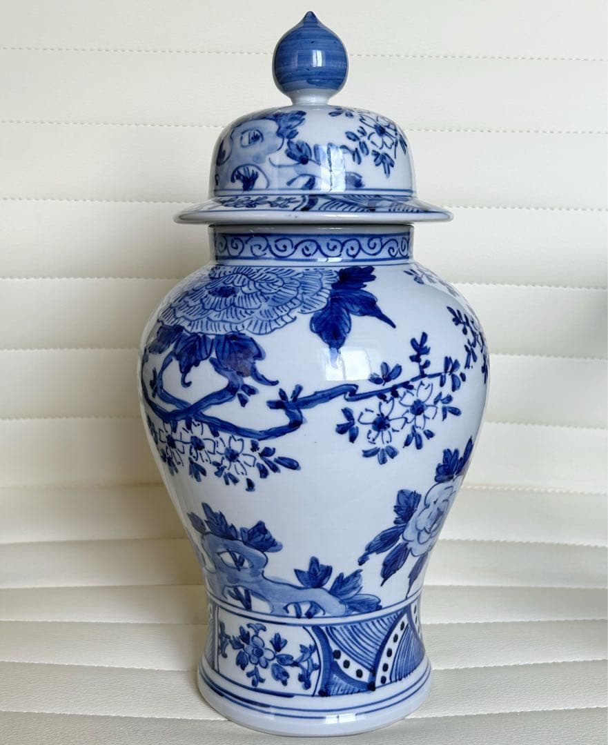 中国美術　大明乾隆年製　染付　蓋付き壺　沈香壺　置物　アンティーク　牡丹絵