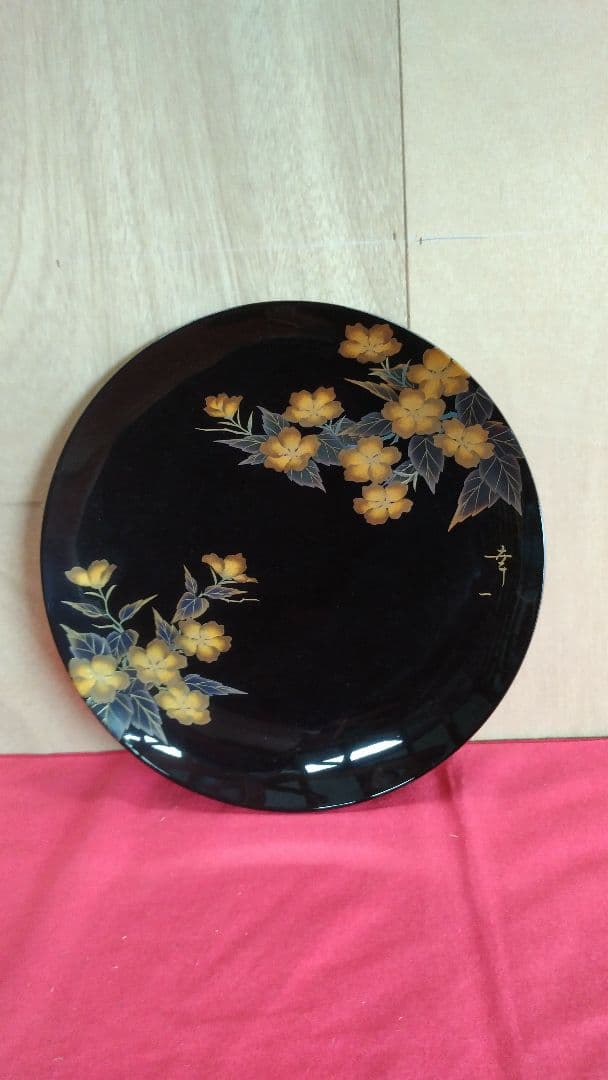 漆塗り蒔絵飾り皿