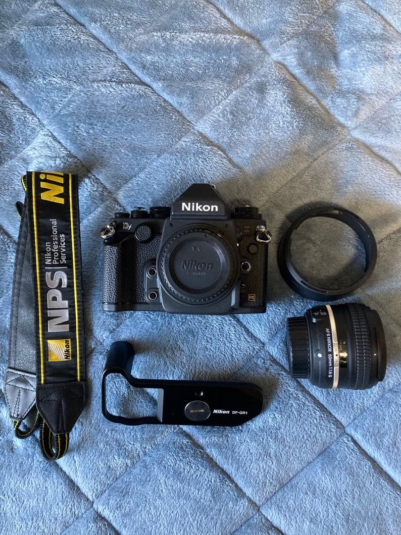 ニコンDF50mmf1.8付+DE-1グリップ+NPSストラップ