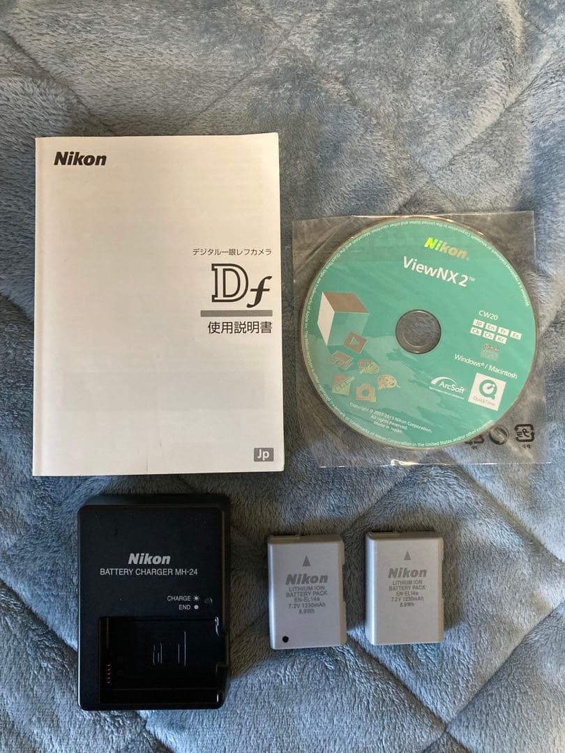 ニコンDF50mmf1.8付+DE-1グリップ+NPSストラップ