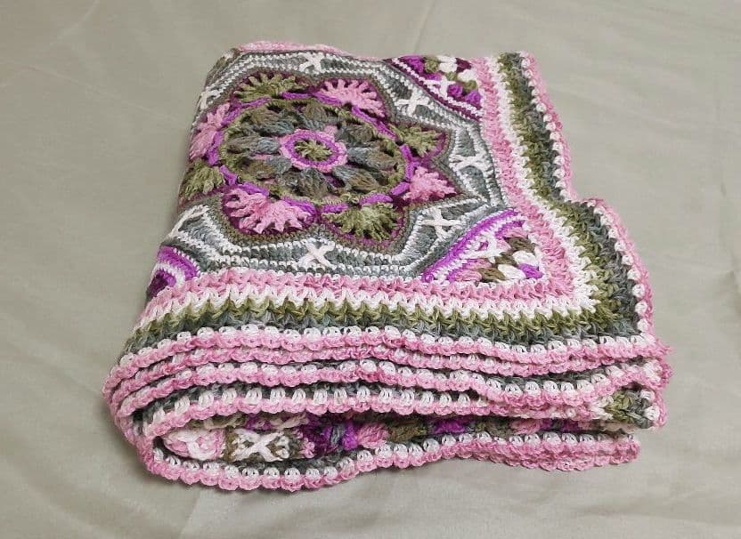 C425　手編みマルチカバー　ブランケット　モチーフ編み　大判　曼陀羅クロッシェ