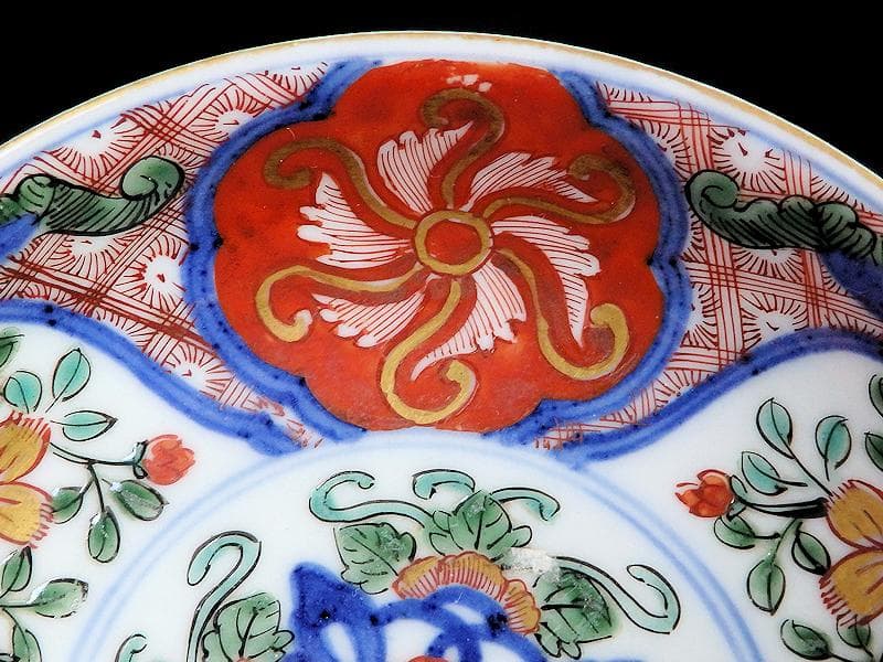 大聖寺伊万里　金襴手　花に菊花四方襷紋の図　４寸皿　３枚　B207-CHc