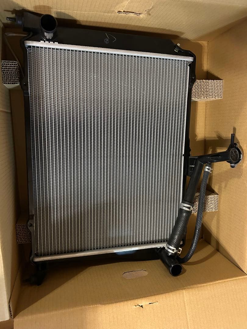 トヨタハイエースラジエーターASSY RZH102V 16400-75350新品