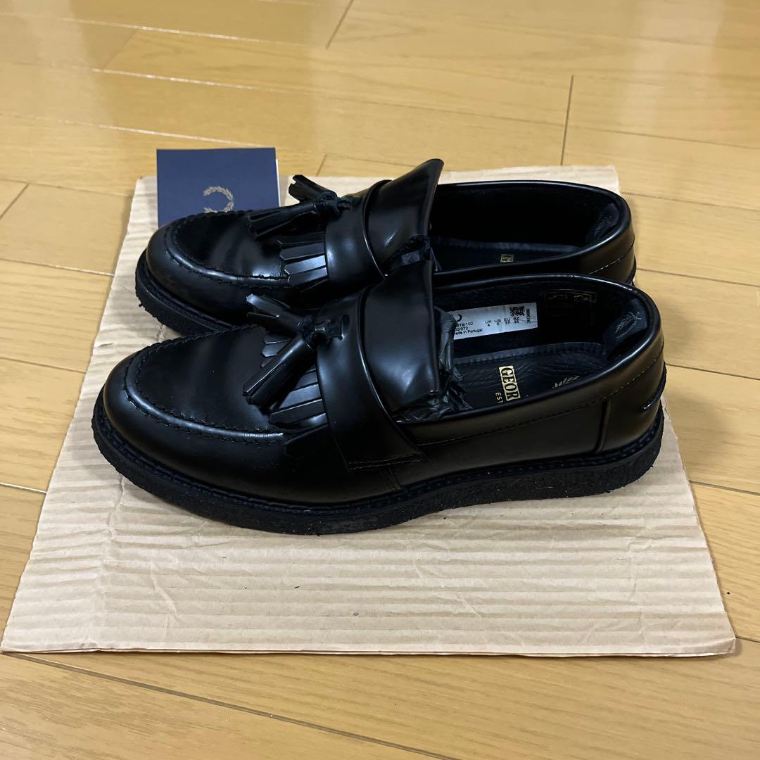 ブラックタッセルローファー