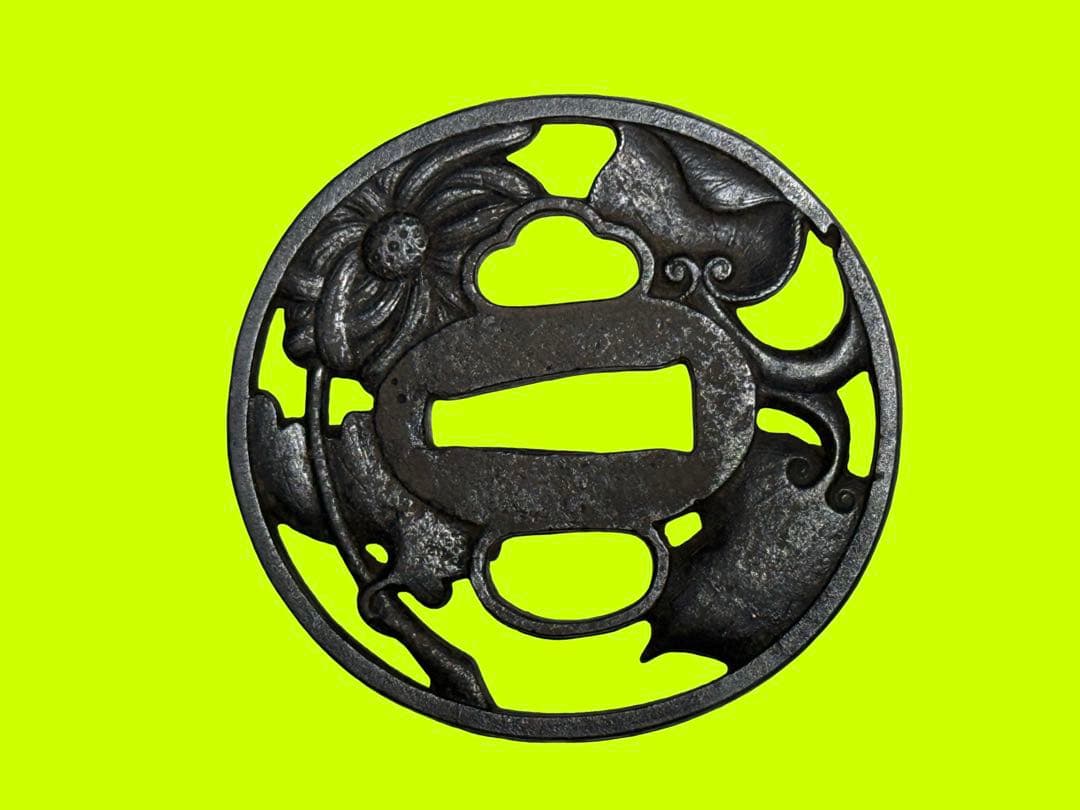 鉄製 鍔 花と葉のデザイン