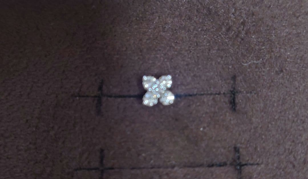 K18WG 片耳ピアス　ダイヤモンド5石アグライア　0.15カラット　松坂屋購入