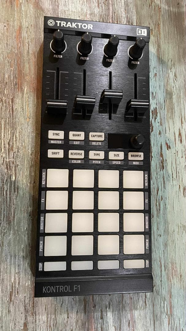 ■ 10月のセール - TRAKTOR KONTROL F1 DJコントローラー