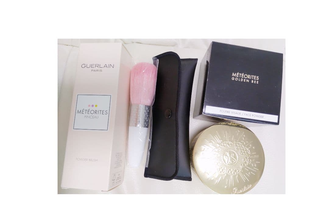 ゲランのメテオリットビーユゴールデンビーとパウダーブラシセット