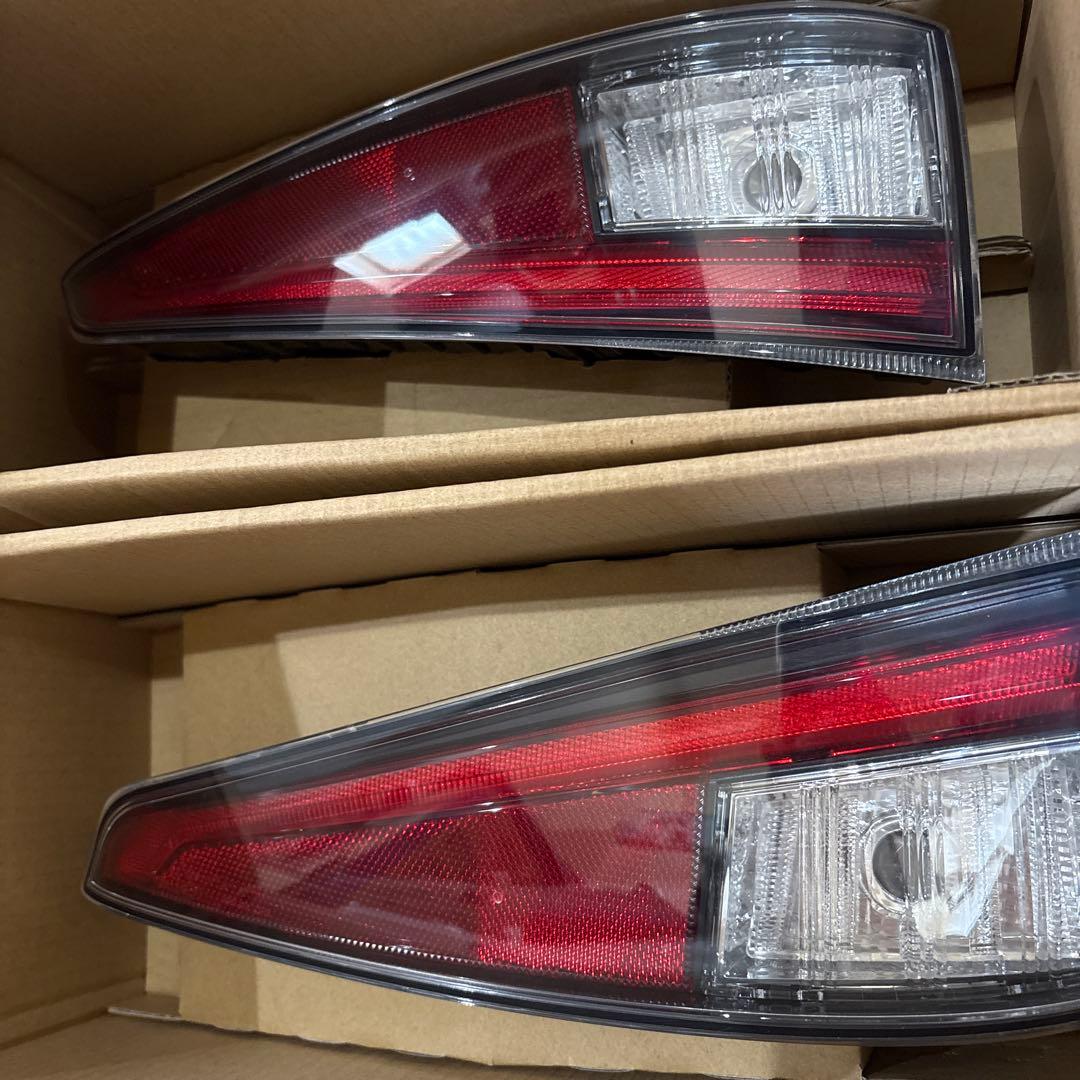 プリウス50 テールランプ1台分　内地仕様