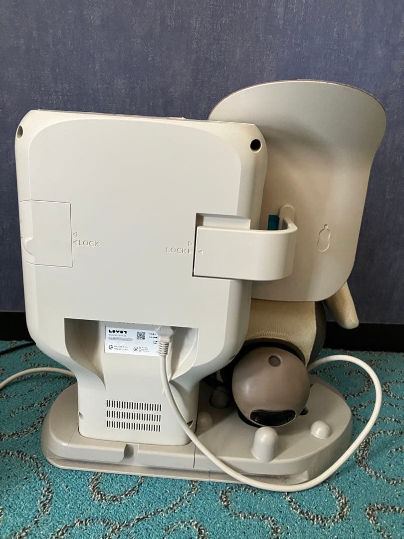 【プラン解約済】LOVOT1.0（初代）本体、ネスト（充電器）、洋服3枚、眼鏡