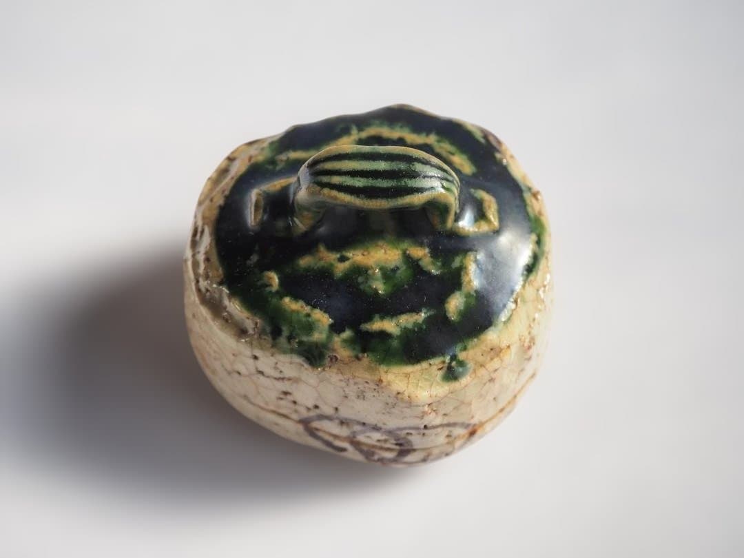 山口錠銕造『織部香合』（共箱）