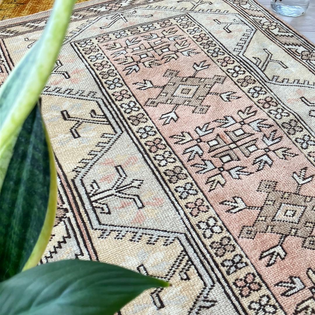 アールデコ調　81×131✳︎直線　くすみピンク　ベージュ　トルコヴィンテージラグ