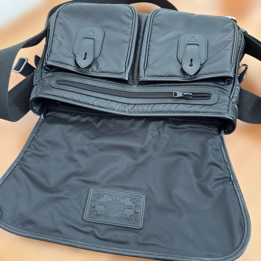 ハンティングワールド　メッセンジャーバッグ　ショルダーバッグ