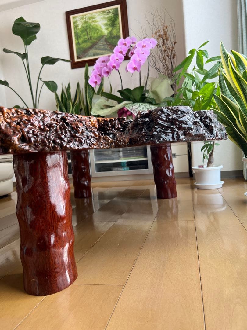 花梨一枚板　木製赤褐色座卓（自然形状）