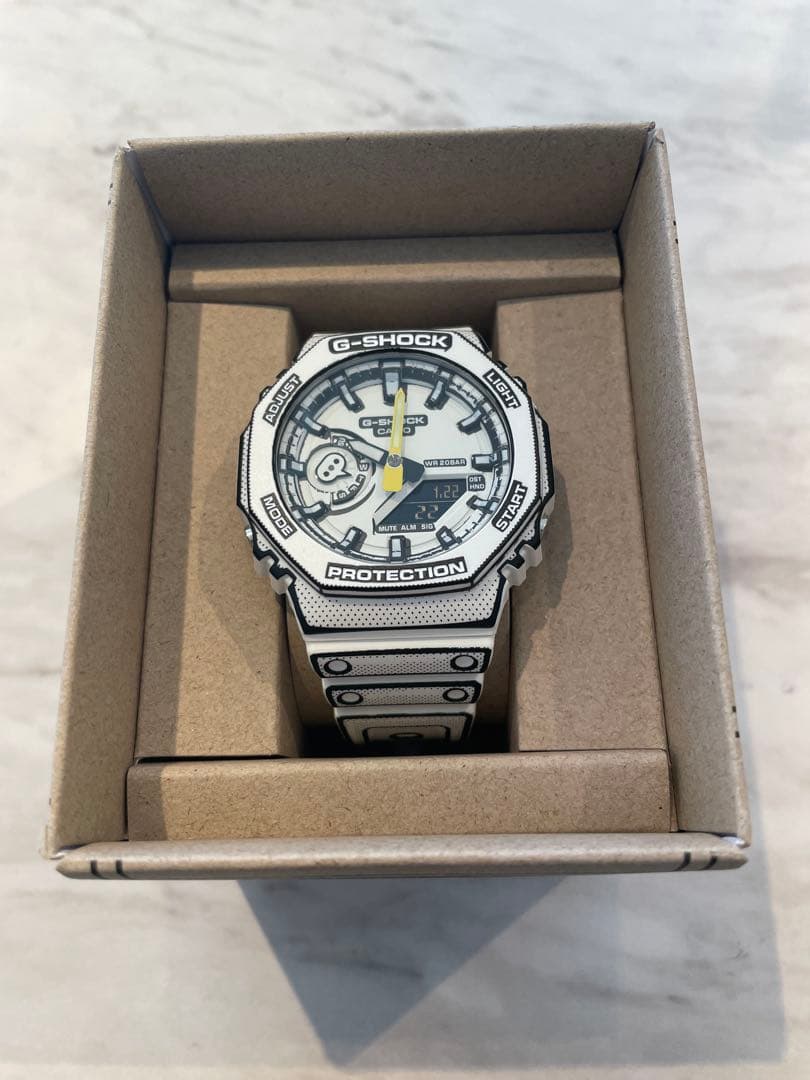 メ*ん様 G-SHOCK マンガ　ホワイト