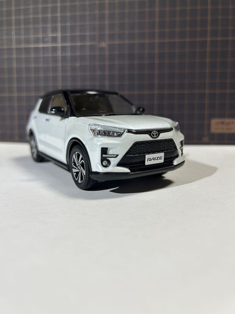 【非売品】 トヨタ RAIZE 1/30 ミニカー ホワイト/ブラック