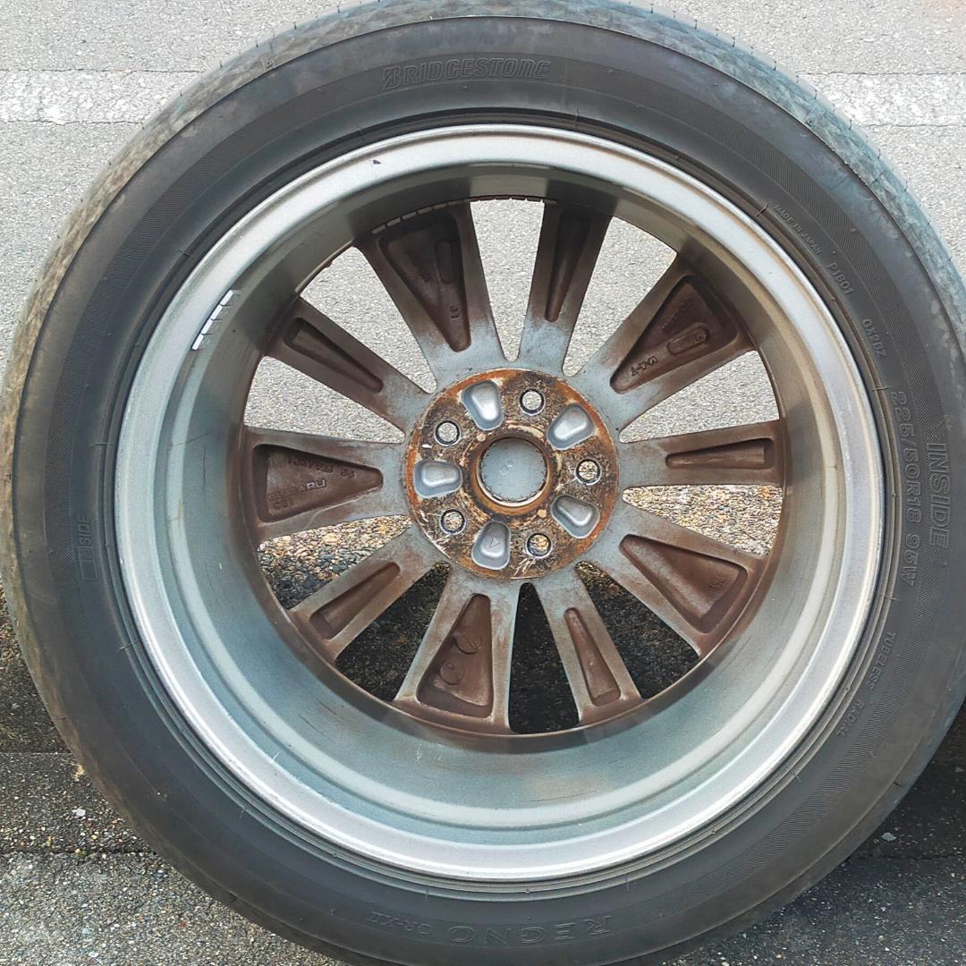 レガシィB4 (BN9) 純正ホイールとレグノGR-XⅡ4本セットのうち1／４