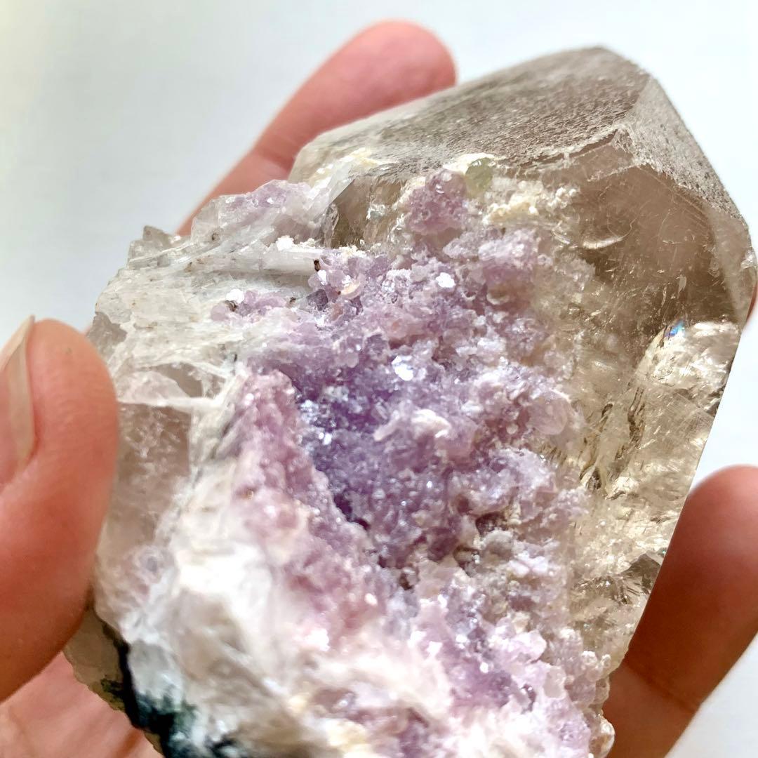 大きな水晶ポイント+レピドライト×グリーントルマリン共生