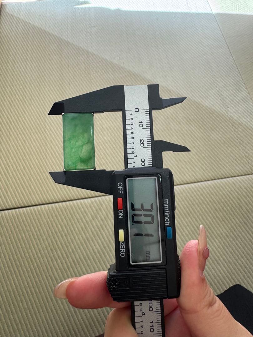 PT850 翡翠彫刻帯留め　総重量11g