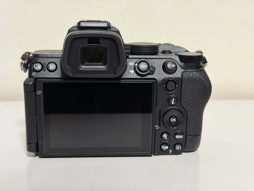 シャッター数少なめ ミラーレス一眼カメラ Nikon Z5II ボディ 良品