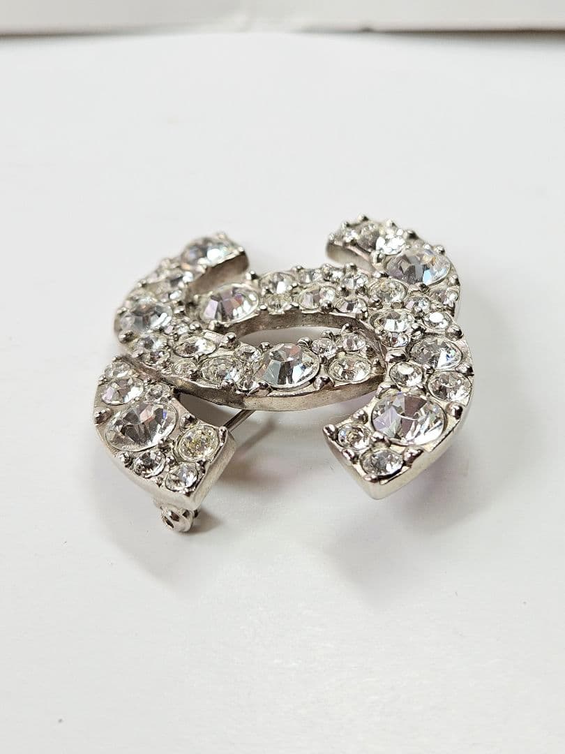 '０９年製　CHANEL クリスタルブローチ ダブルCロゴ