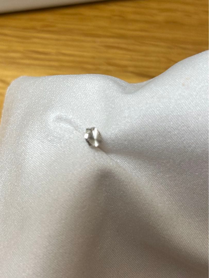 [ セカンドピアス] Ptシズクキラキラカットピアス