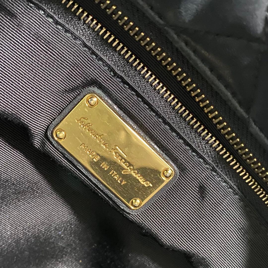 フェラガモ キルティングレザー 黒 チェーンショルダーバッグ マトラッセ ヴァラ