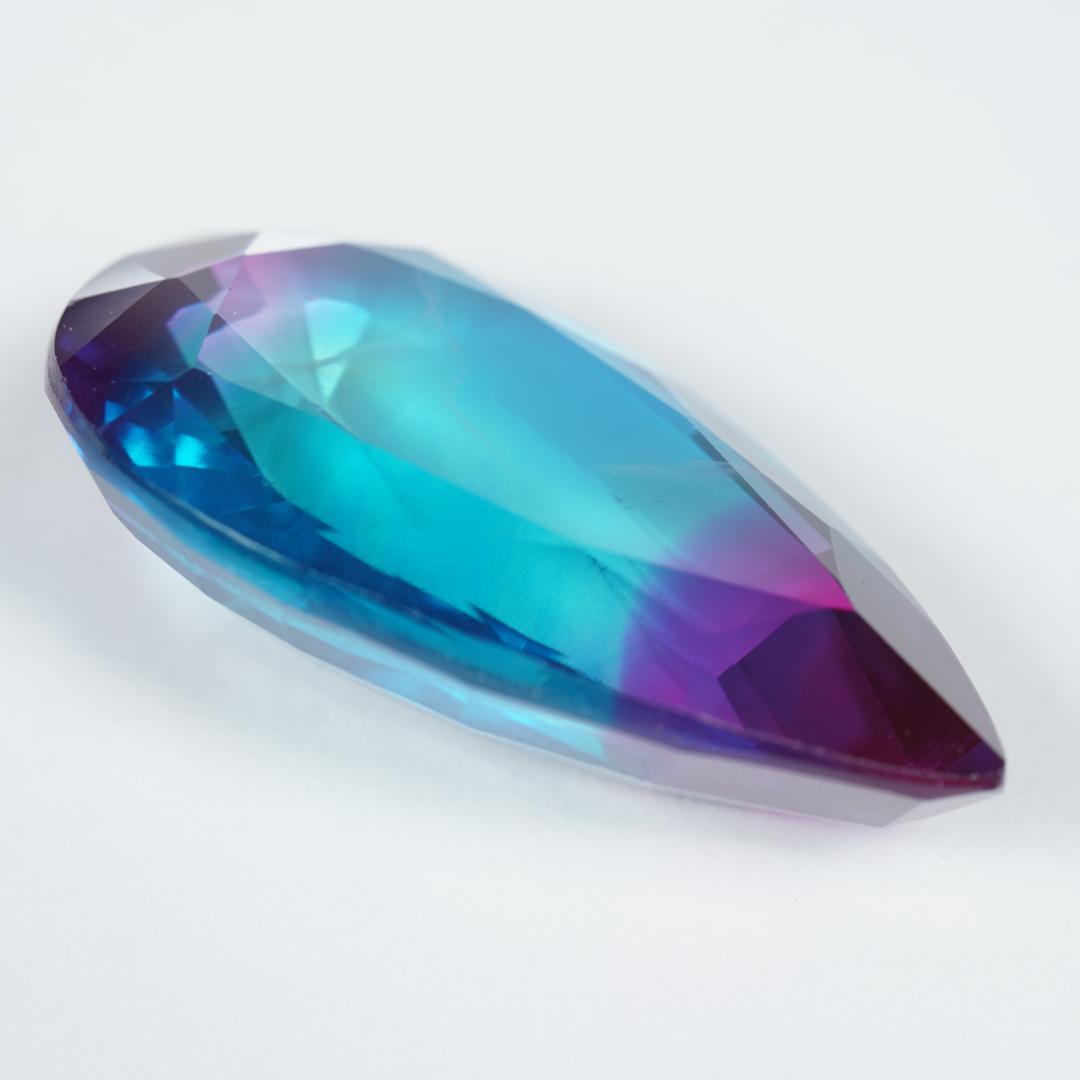 37.20ct バイカラー合成サファイア