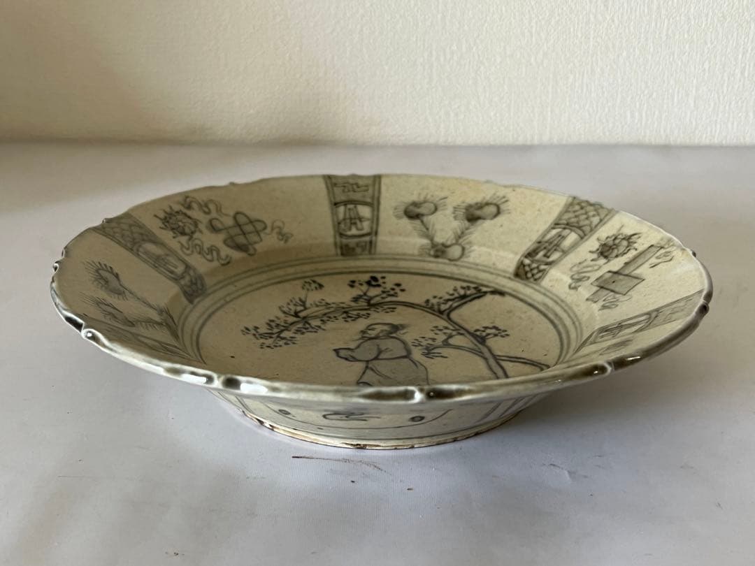 Hoa Hào 大明宣徳年人物花卉紋皿；西X-7