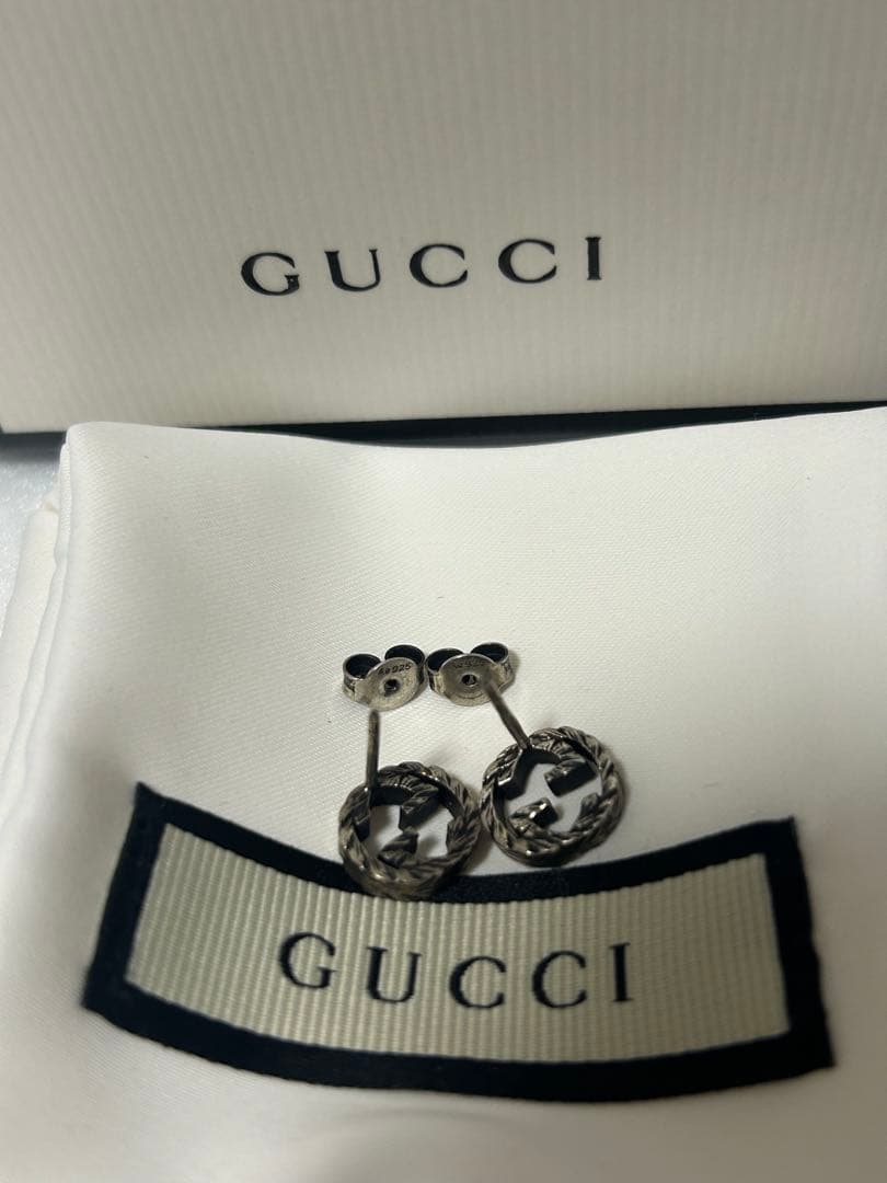 GUCCI インターロッキング　スタッズピアス