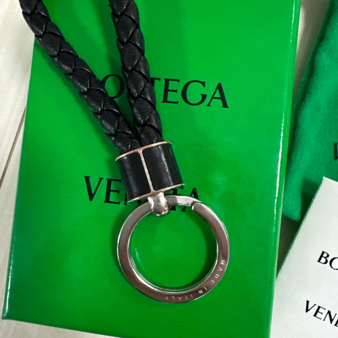 現行 Bottega Veneta 編み込みレザーキーホルダー
