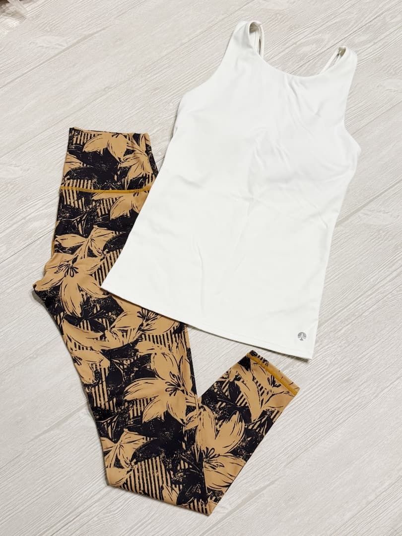 【美品】SUKALA ヨガウェア 上下セット WEB限定カラー　Sサイズ