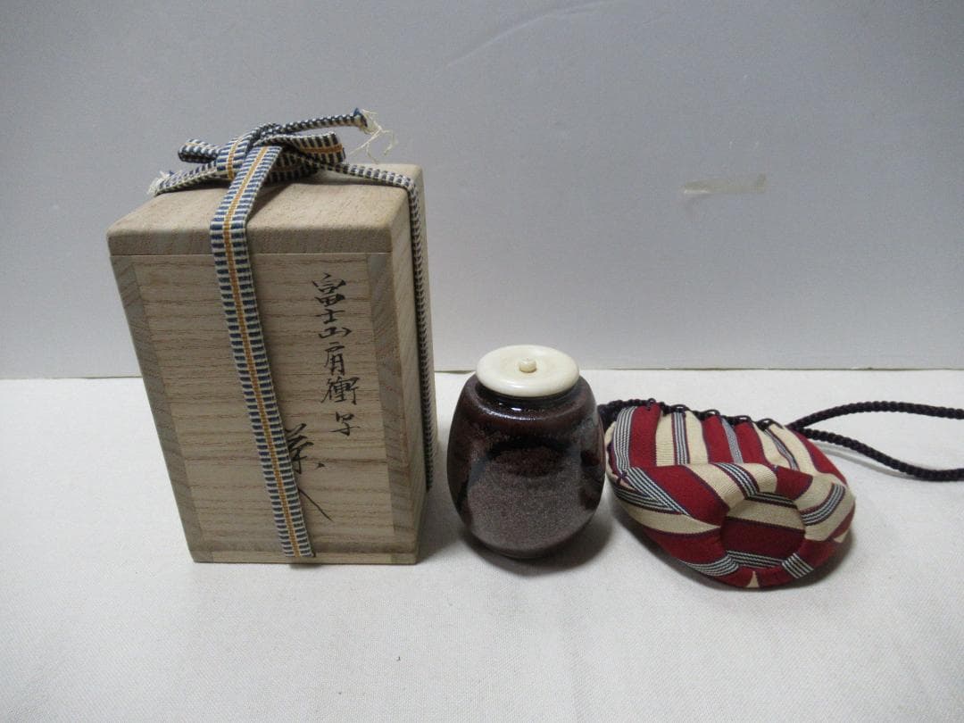 平安仁史造　茶入　富士山肩衝写　共箱