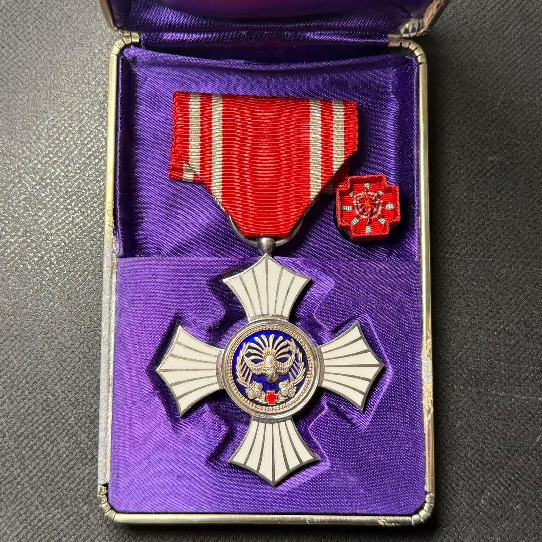 銀色有功章 日本赤十字社 昭和21年 勲章 バッチ