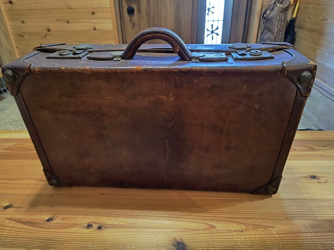 クラシックレザー中型スーツケース　アンティーク　トランク