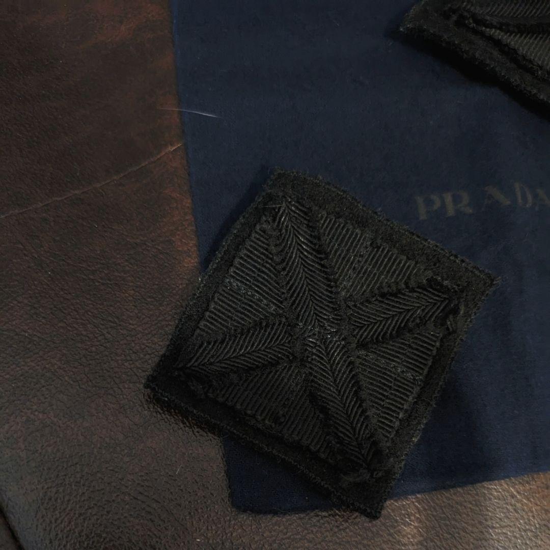 プラダのファブリックブローチ大小2個Setで✽黒✽異素材