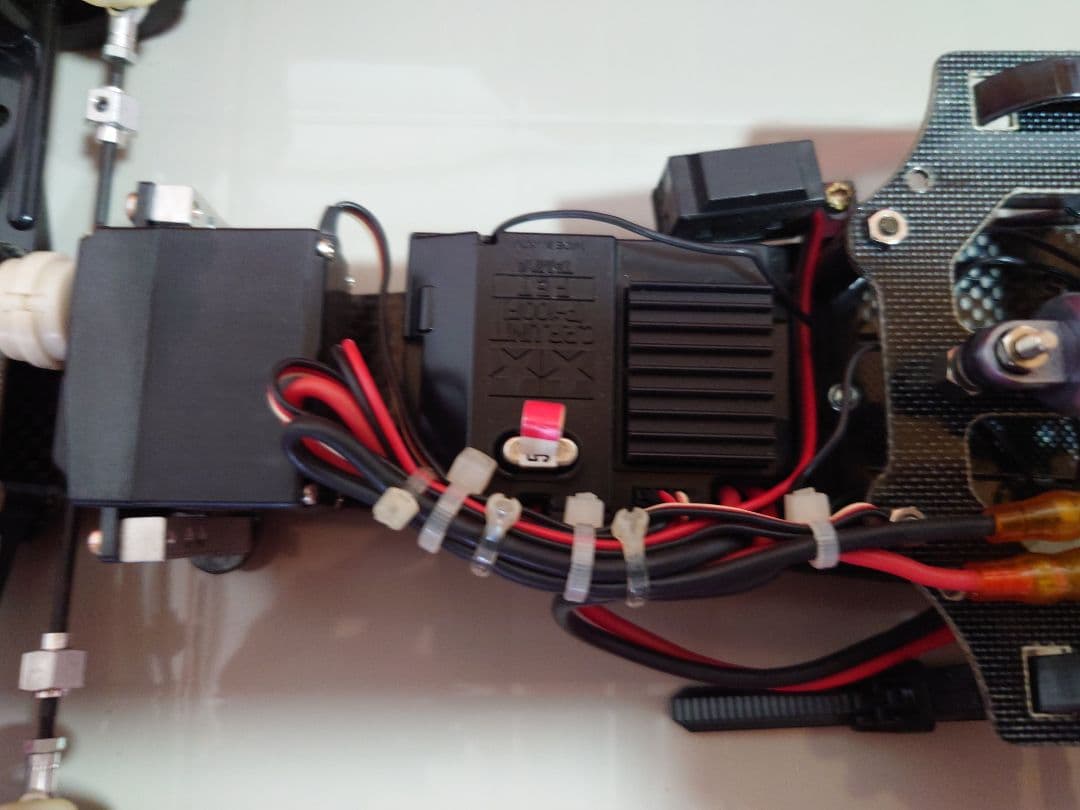 ＲＣフェラーリ Ｆ１８７＋京商PIT BOX(部品、タイヤ６セット)