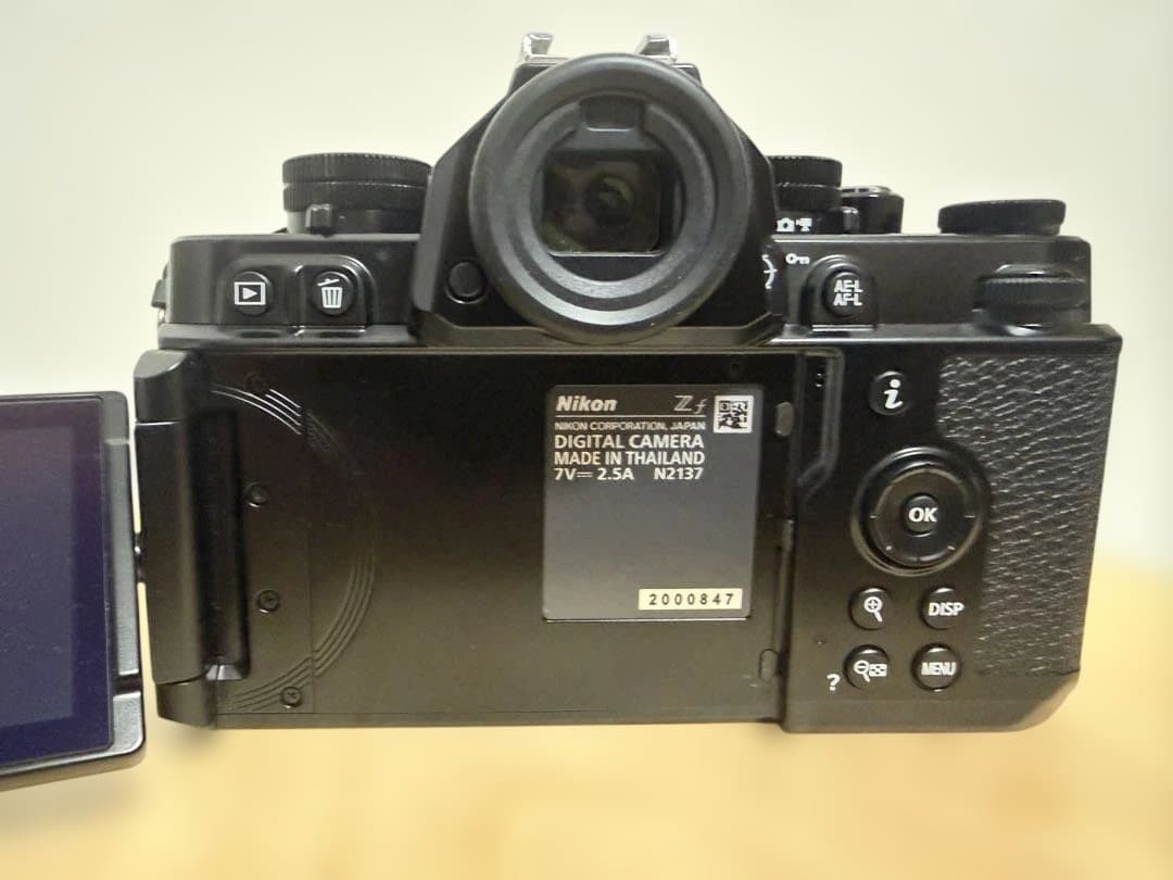 Nikon Zf ブラック 充電器、メモリカード付