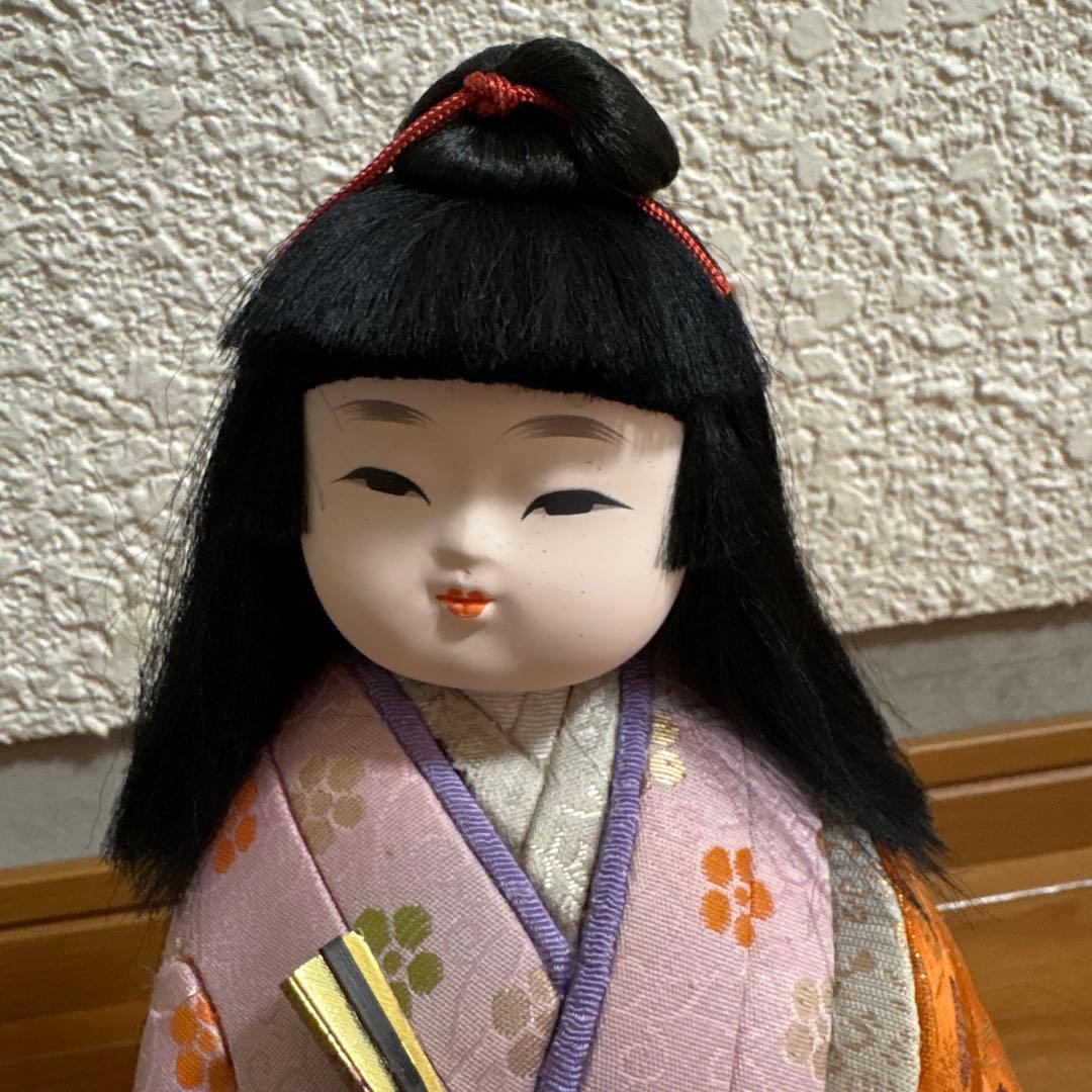 木目込み人形　扇子を持った女の子