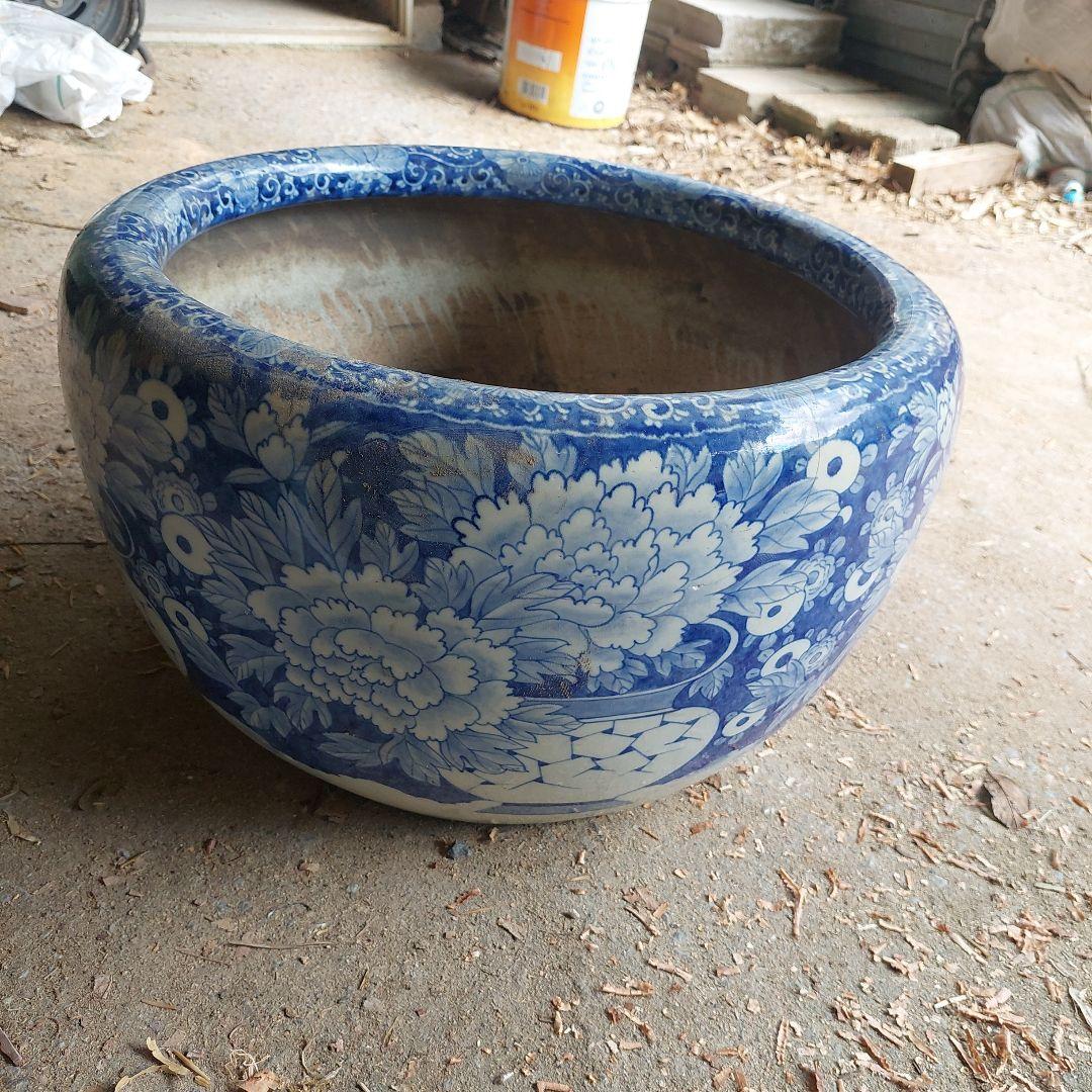 青と白の花柄陶器火鉢