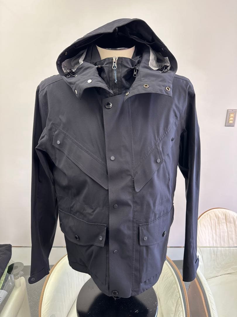 C.P. Company ゴーグルブラックナイロンジャケット フード付き