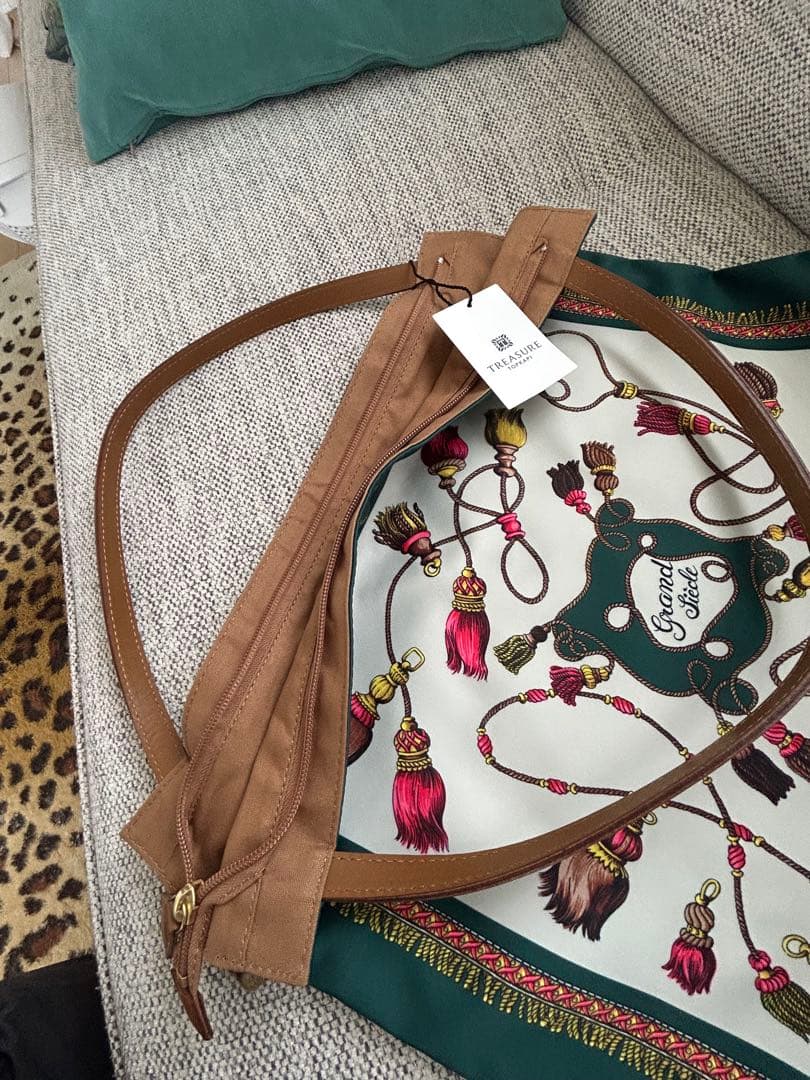 TREASURE TOPKAPI タッセルプリントトートバッグ