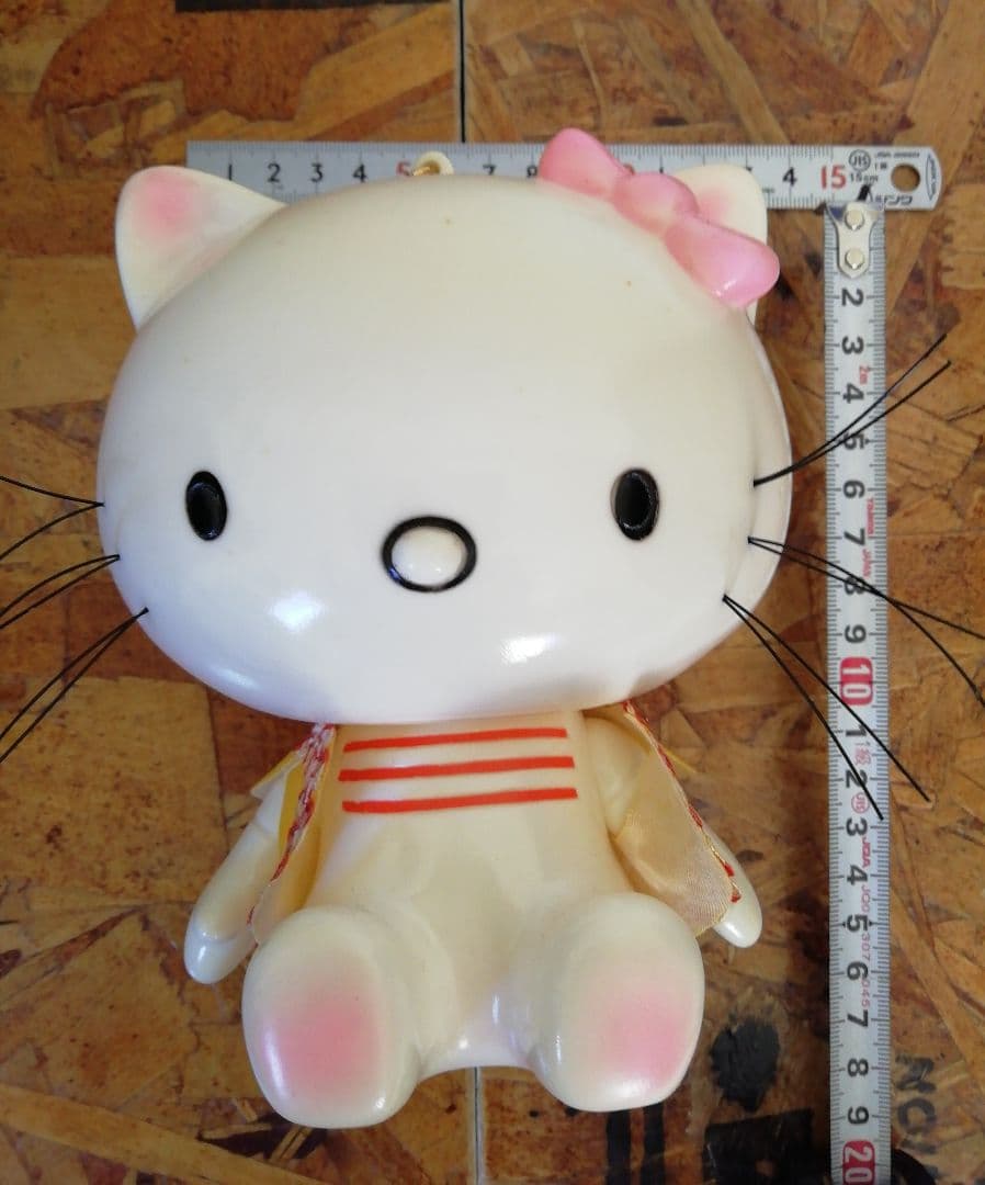 昭和レトロ　サンリオ　ハローキティ？　ソフビ
