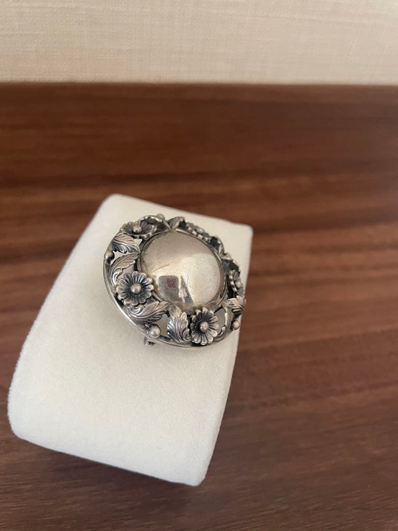 N . E . FROM ピン ブローチ ヴィンテージ　アンティーク