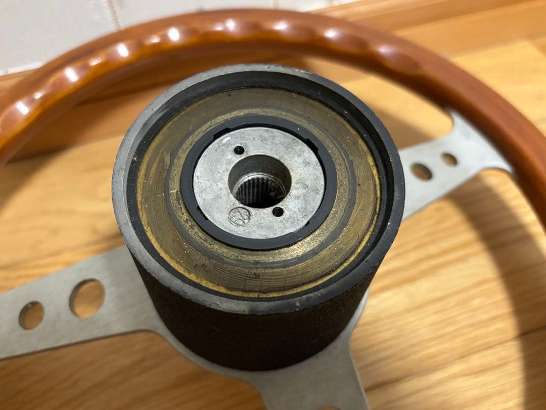 MOMO製INDY ステアリング ウッド