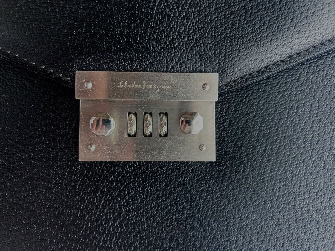 フェラガモ ブリーフケース 黒