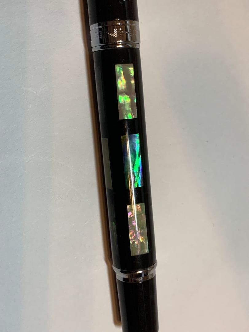 貝殻デザインの万年筆