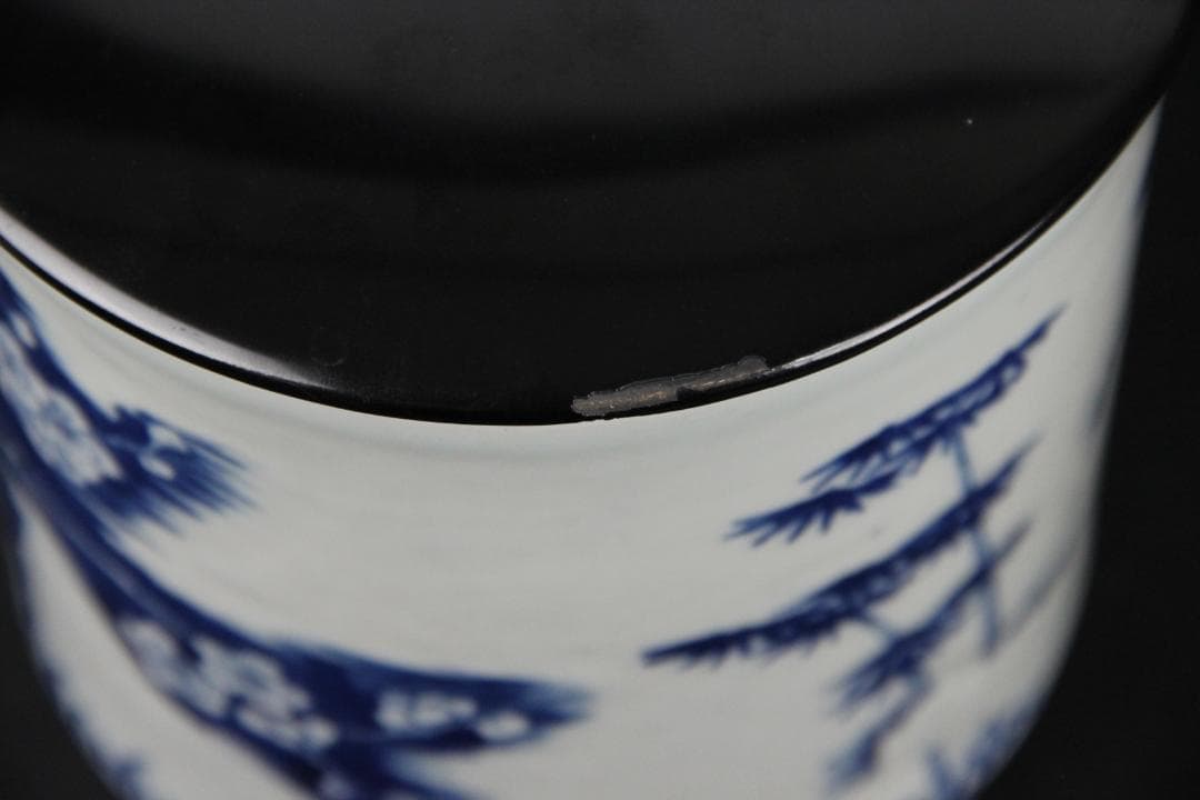 中国景徳鎮製 染付浮彫松竹梅文 水指 黒塗蓋付 茶道具 Eo21-20