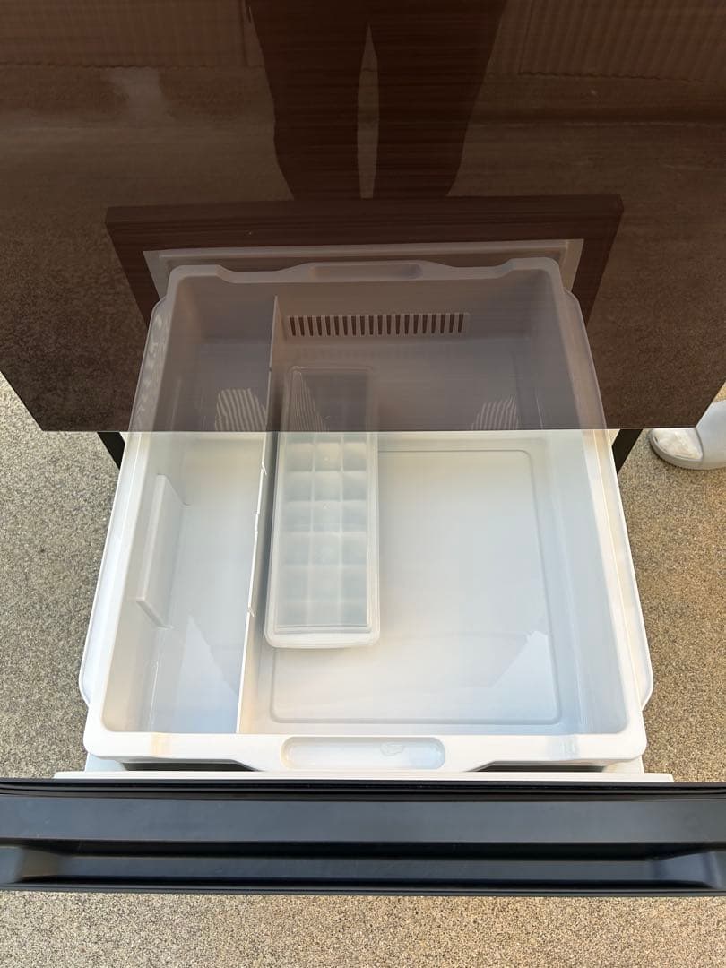 Hisense 3ドア冷蔵庫　HR-G2801BR