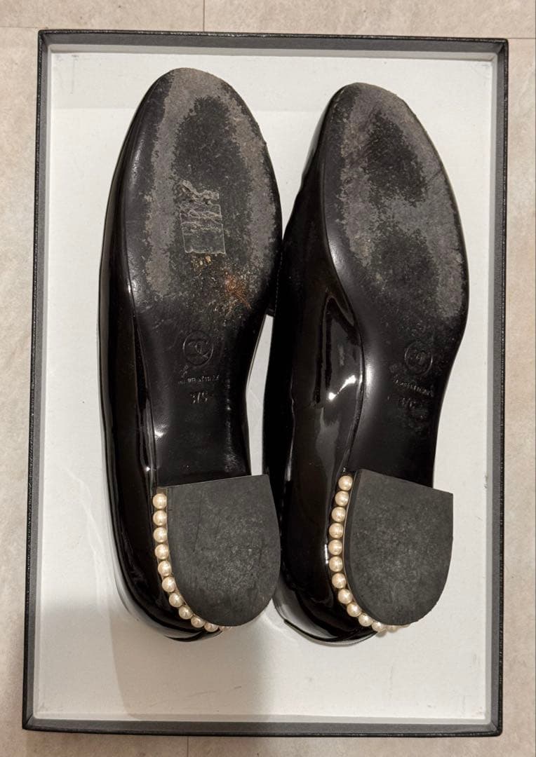 シャネル パテント ココマーク パール フラットシューズ ブラック